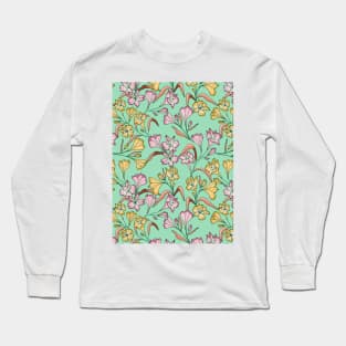 Happy lily flowers botanical pattern in green Long Sleeve T-Shirt